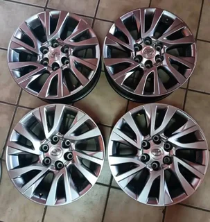 Toyota Prado/Fortuner 18inch original mags set R12000.