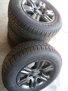 17inch Toyota Hilux GD6/Fortuner original mags with brand new Bridgestone dueller AT R15500