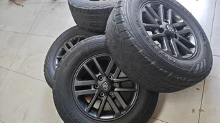 17inch Toyota Hilux D4D/Legend 45/Fortuner original with 265/65/17 Dunlop Grandtrek AT3 set R12000.