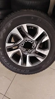 18&#34; Toyota Legend 55/Fortuner original mag with brand new 265/60/18 Dunlop AT to use for wheel
