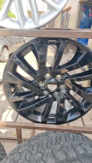 18inch Nissan Navara original mag to use for spare wheel R2500.