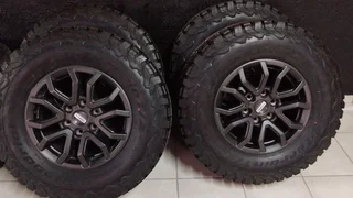 Ford Raptor 17inch original mags with brand new 285 70 17 BF Goodrich AT set for R33000.