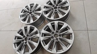17inch Toyota Corolla Professional original mags set for R7000.