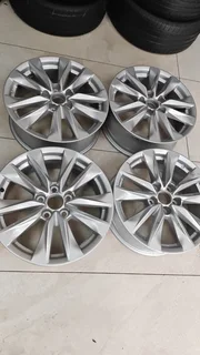 17inch Toyota Corolla Professional original mags set for R7000.