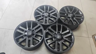17inch Toyota Hillux D4D/Fortuner original mags set R8000.