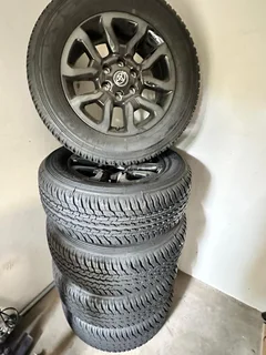 18inch Toyota Legend RS original mags with brand new 265/60/18 Dunlop Grandtrek AT set R16500