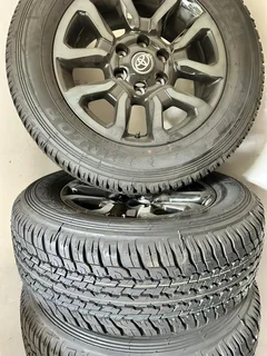 18inch Toyota Legend RS original mags with brand new 265/60/18 Dunlop Grandtrek AT set R16500