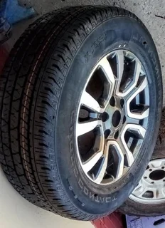 18inch Foerd Ranger Wildtrek original mag with brand new 265/60/18 Continental to use for sparewheel