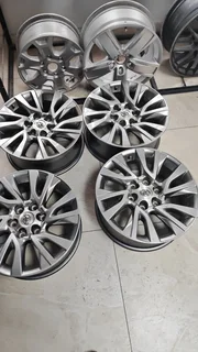 18inch Toyota Fortuner/Prado original mags set for R12000.