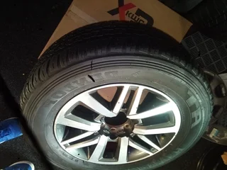18inch Toyota Hilux/Fortuner original mag with used 265/60/18 tyre to use for spare wheel R3500.