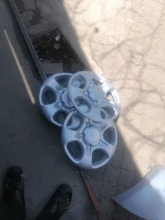 Mahindra scorpio wheel cups