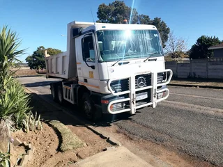 A very clean 10 cubes tipper truck for sale