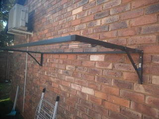 Wall mounted washline