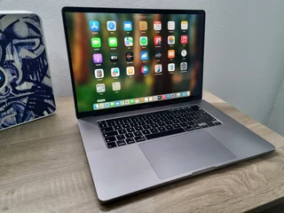 MacBook pro 2019 Touchbar i7 16-inch