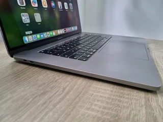 MacBook pro 2019 Touchbar i7 16-inch