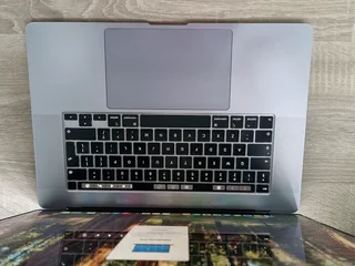 MacBook pro 2019 Touchbar i7 16-inch