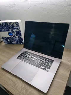 MacBook pro 2019 Touchbar i7 16-inch