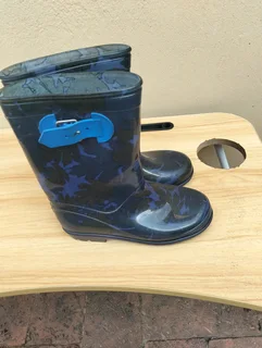 Size 12 kids rain boots