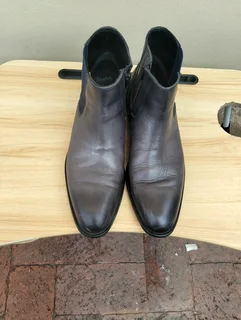 Size 9 mens leather shoes
