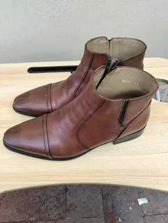 Size 9 mens leather shoes