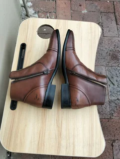 Size 9 mens leather shoes