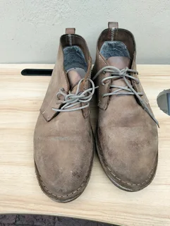 Size 9 Safari mens leather shoes