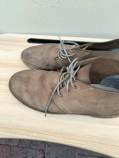 Size 9 Safari mens leather shoes