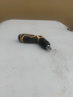 Ingco right -angle screwdriver and bit holder attachment