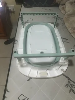 Baby folding bathtub with digital thermometer display