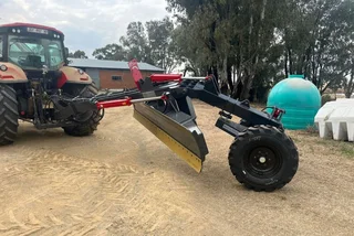 SKRAPERS / GRONDVERSKUIWING / GRADERS