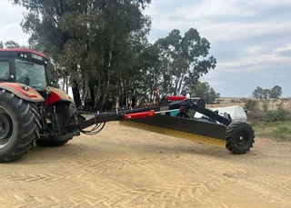 SKRAPERS / GRONDVERSKUIWING / GRADERS