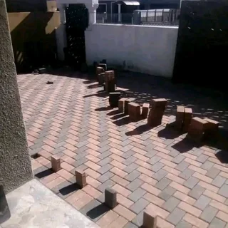 Paving  R90 per m2