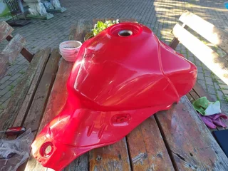 Suzuki DL650 2005 Tank