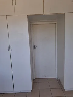 1 bedroom Flatlet, situated near Spar Rosemount/Greenfields