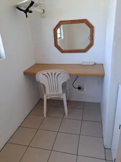 1 bedroom Flatlet, situated near Spar Rosemount/Greenfields