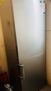 4 plate Univa stove with oven &amp; Hisense fridge