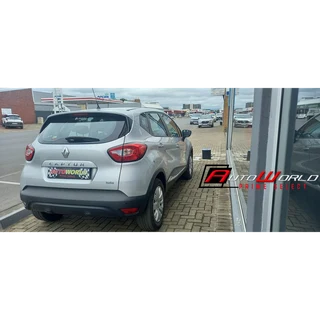 Silver Renault Captur 0.9 Turbo Blaze 66kW with 143606km available now!