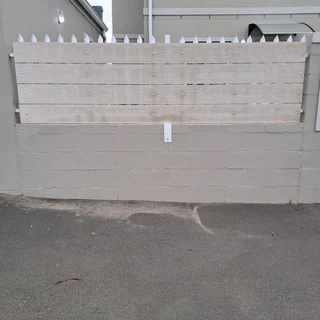 Nutec planks cladded on steel gates and boundary fence