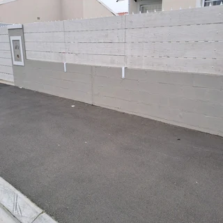 Nutec planks cladded on steel gates and boundary fence