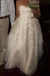 Viola Chan Wedding Dress size 6 (slightly adjusted to fit a size 36)