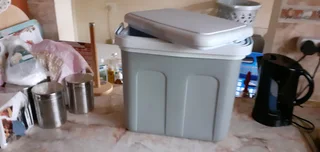 28Lt Coolcat coolerbox and Jug R350.00