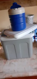 28Lt Coolcat coolerbox and Jug R350.00