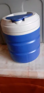 28Lt Coolcat coolerbox and Jug R350.00