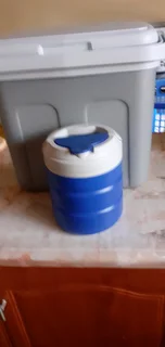 28Lt Coolcat coolerbox and Jug R350.00