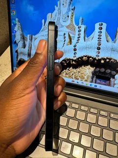 iPhone 14original LCD never been opened BH 86 %256 g storage WiFi and esim No swap plz coll