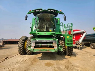 2017 John Deere S670 Stroper 2972 EU2066 RUStroop tans Skerm en reciever kom saam