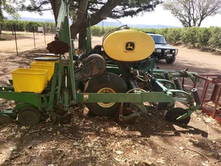 6ry 76 John Deere 1780 Notill planter