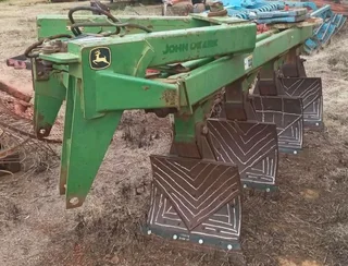 4 skaar John Deere omswaai ploeg