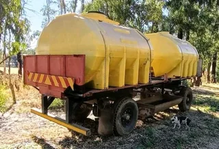 10 000 liter WaterkarMet 2 krippe op