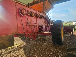 2 x 6 ry 3 voet ASM grondboontjie plukkers te koopGoeie toestand Kom met n klomp ekstra parte saam